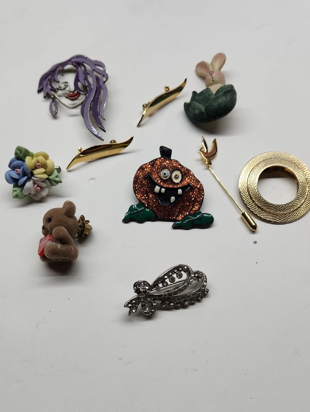 Mixed Bundle of Brooches And Pins.